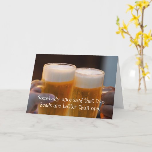 2頭おもしろいのビール恋人の誕生日カードより良い カード (黄色い花)