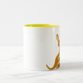 2頭のかわいい漫画のカンガルーのマグ ツートーンマグカップ (中央)