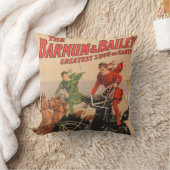 2頭の馬にまたがった男たちとサーカスのレース。 クッション (ブランケット)