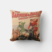 2頭の馬にまたがった男たちとサーカスのレース。 クッション (正面)