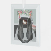 2頭の黒いラブラドールドッグのクリスマス暖炉のシーン ガラスオーナメント (正面左)