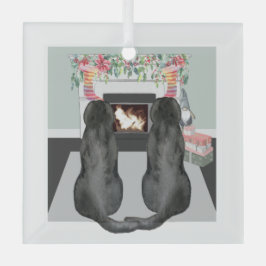 2頭の黒いラブラドールドッグのクリスマス暖炉のシーン ガラスオーナメント