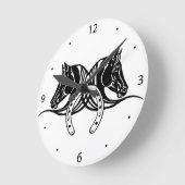 2頭の黒い馬と蹄鉄 ラウンド壁時計 (傾斜)