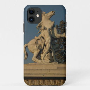 2頭の「泥灰質の馬」のoriginallの1つのレプリカ iPhone 11 ケース