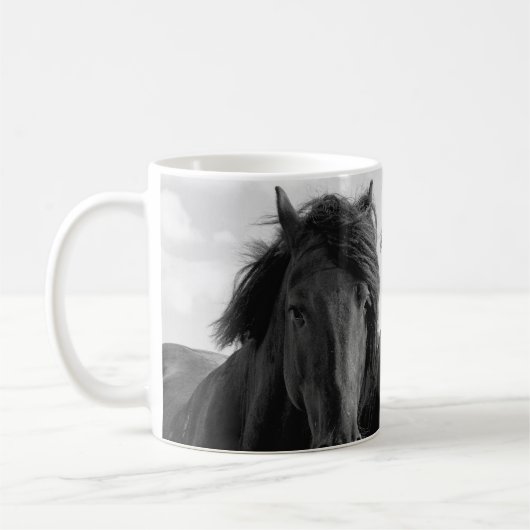 2頭のFriesianの種馬 コーヒーマグカップ (左)
