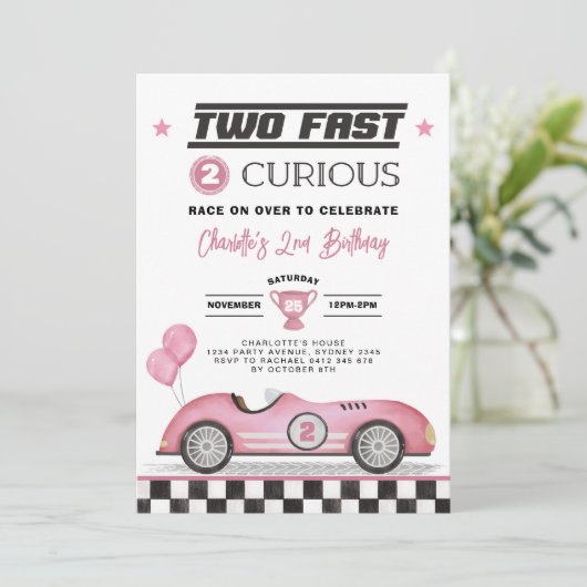 2高速2好奇心ピンクヴィンテージカーガール誕生日 招待状 (スタンド正面)