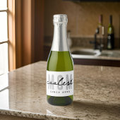 20クールXX年からのマモダンムシンプル名門私立校風の スパークリングワインラベル