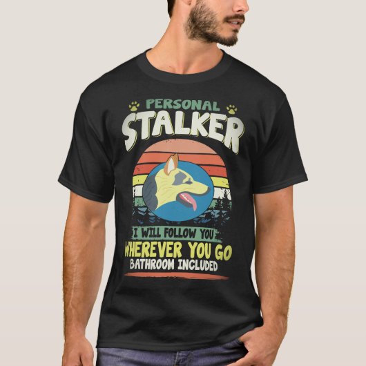 20人のストーカー どこへ行ってもついてくるよ Tシャツ (正面)