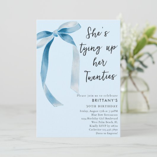 20代のシックなブルーボウを結ぶ30歳の誕生日パーティー 招待状 (スタンド正面)