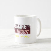 20周年記念20年キャリアマイルストーンEm コーヒーマグカップ (正面右)