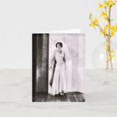 20年代のフラッパーの魅力の女の子の写真のバースデー・カード カード (黄色い花)