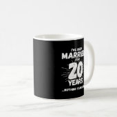 20年結婚してる夫婦のためのユーモアあふれる20周年記念ギフト コーヒーマグカップ (正面右)