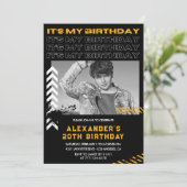 20歳の誕生日招待状メンズフォトスプレー絵を描 招待状 (スタンド正面)