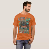 2000年からすごい Level 26 アンロック 26歳の誕生日 Tシャツ (正面フル)