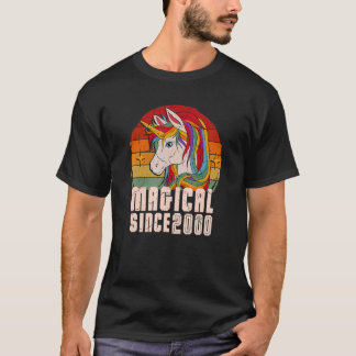 2000年以来の魔法ヴィンテージユニコーン誕生日 Tシャツ