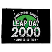 2000素晴らし年閏年日以後2月29誕生日 ラージペーパーバッグ (裏面)