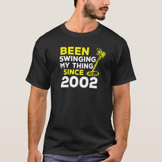 2002年からスイングし続けてる メタルディテクター H Tシャツ (正面)