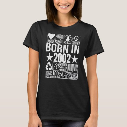 2002生まれ年コンテンツのラ警告ベルBarcode Birthda Tシャツ (正面)