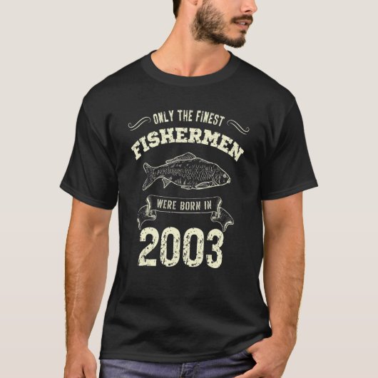 2003年生まれの最高の漁師だけ Fishi Tシャツ (正面)