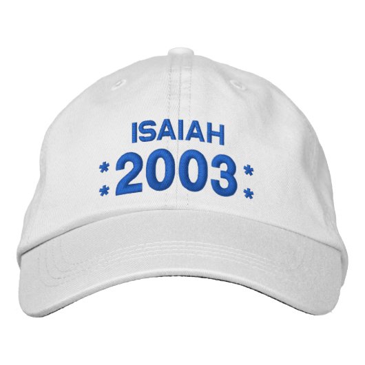 2003生まれ年または任意の年の誕生日W04H WHITE 刺繍入りキャップ (正面)