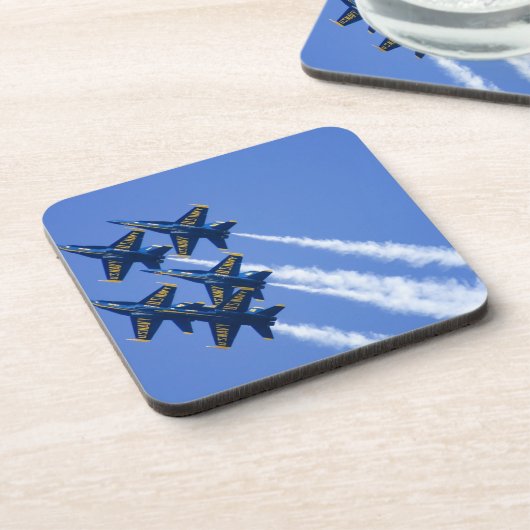 2006の艦隊週の間のブルーエンジェルの低空飛行 コースター (左側)