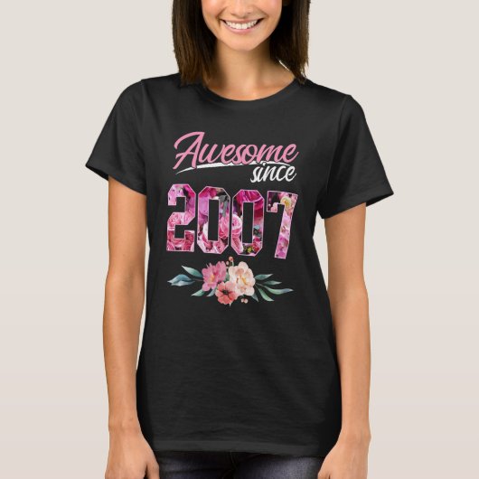 2007年生まれの花柄の16歳の誕生日の素晴らしいギフト Tシャツ (正面)
