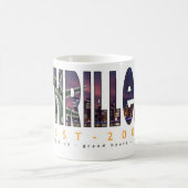 2008年のThrillerfestの変形させるマグ モーフィングマグカップ (中央)