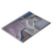 2008年を読んでいる若い女の子 ノートブック (左側)