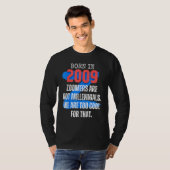 2009年生まれのズーマー・ジェネレーションZのユーモア・サルカズム 男性・女性用 Tシャツ (正面フル)