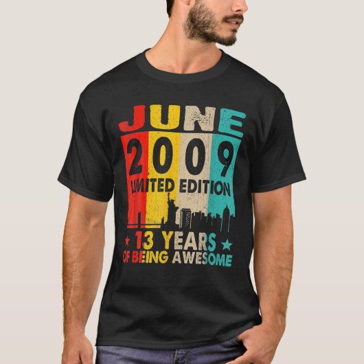 2009素晴らし年6月13日誕生日ヴィンテージセンター Tシャツ (正面)