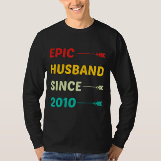 2010年からエピックな夫でいる男のための面白いエンゲージメント Tシャツ