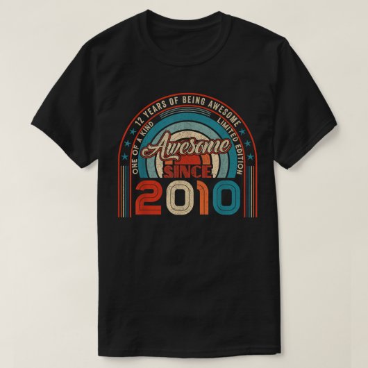 2010年以来の12種類の誕生日素晴らしギフトの1つ Tシャツ (デザイン正面)