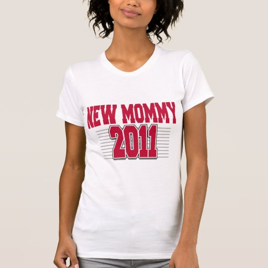 2011年のおもしろいで新しいお母さんのTシャツ Tシャツ (正面)