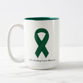 2011年のボーリング・グリーンの大虐殺のマグ ツートーンマグカップ (左)