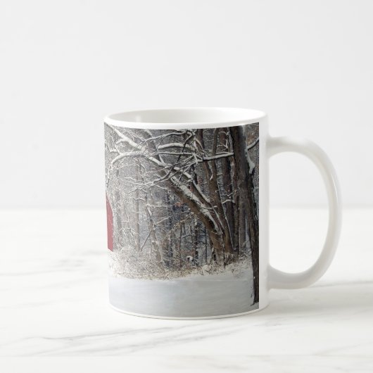 2011年雪の赤い納屋 コーヒーマグカップ (右)