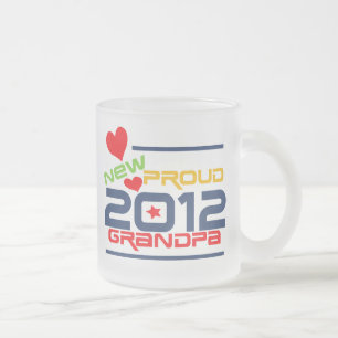 2012年の誇りを持ったな祖父のTシャツおよびギフト フロストグラスマグカップ