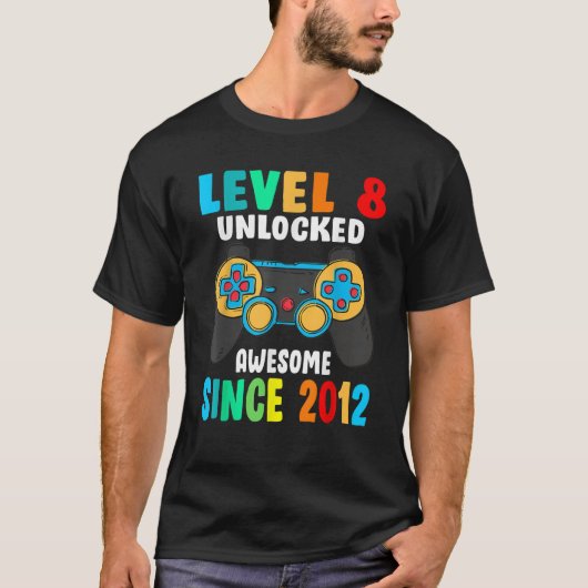 2012年8素晴らし誕生日G以降のレベル8のロック解除 Tシャツ (正面)
