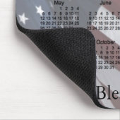 2013のカレンダーの神はアメリカを賛美します マウスパッド (コーナー)