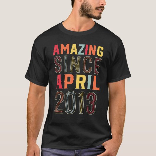 2013年4月以来9歳9誕生日驚き Tシャツ (正面)