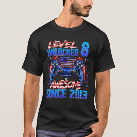 2013年8素晴らし誕生日G以降のレベル8のロック解除 Tシャツ (正面)