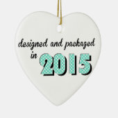 2015年に設計およびパッケージ化されたベビー セラミックオーナメント (右)