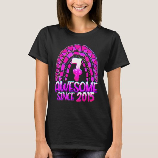 2015年生まれ 虹色の7歳の誕生日おめでとう Tシャツ (正面)