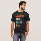 2016年4月以来の素晴らしい誕生日7番目の装飾 Tシャツ (正面フル)