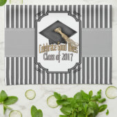 2017のクラスはよい時の卒業のギフトを祝います キッチンタオル (折り畳み)