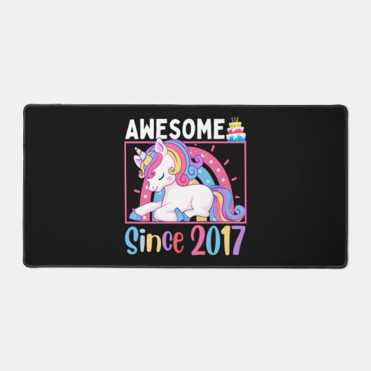 2017年生まれのすてきな女の子ユニコーンのお誕生日おめでとう デスクマット (正面)