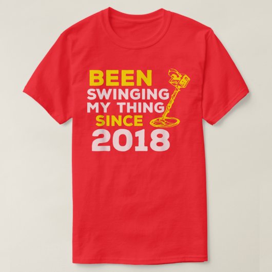2018おもしろい年のメタルデート以来、私の物を振っている Tシャツ (デザイン正面)