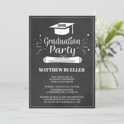 2018年の卒業生の帽子の黒板の卒業パーティーのクラス 招待状 (スタンド正面)