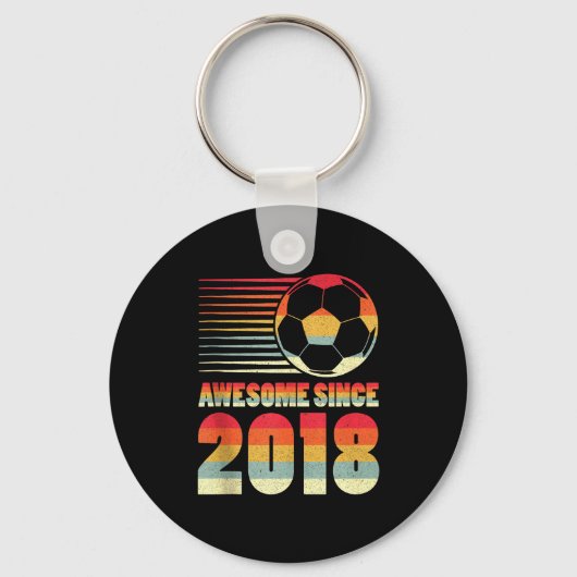 2018年生まれのサッカー8歳の誕生日タンクトップ キーホルダー (正面)