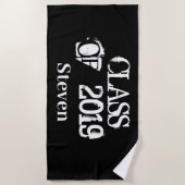 2019年の白黒のパーソナライズな卒業のクラス ビーチタオル (正面)