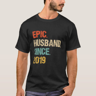 2019年以来の叙事詩の夫 – 2結婚周年 Tシャツ